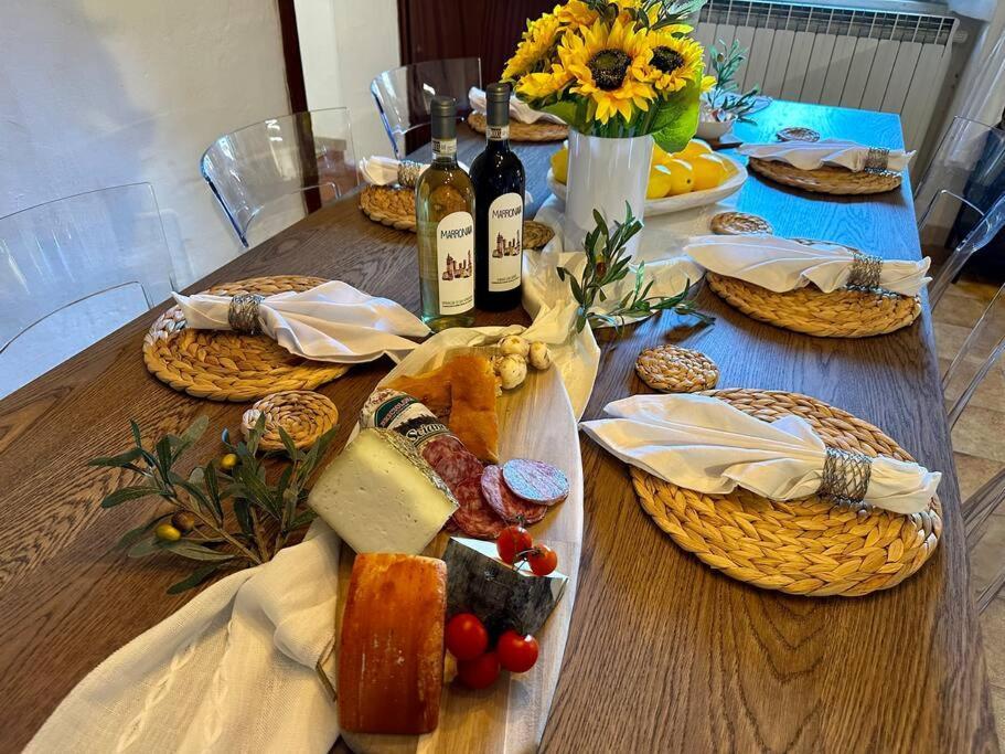 Lovely 2 Bedroom In San Gimignano Historic Center Kültér fotó