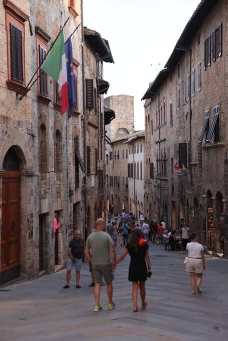Lovely 2 Bedroom In San Gimignano Historic Center Kültér fotó