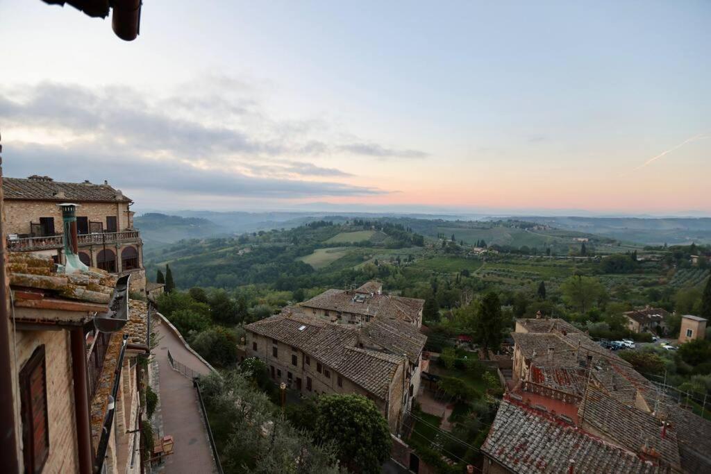 Lovely 2 Bedroom In San Gimignano Historic Center Kültér fotó
