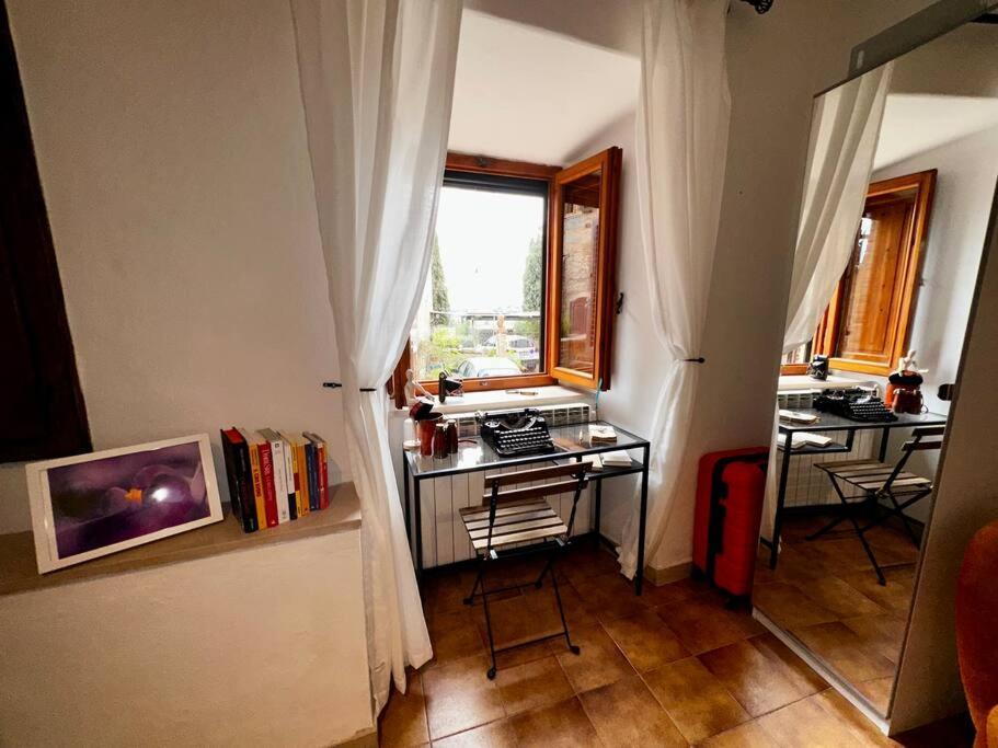 Lovely 2 Bedroom In San Gimignano Historic Center Kültér fotó