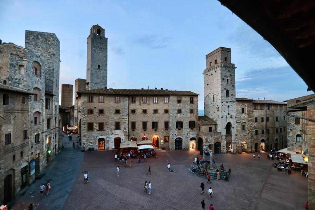 Lovely 2 Bedroom In San Gimignano Historic Center Kültér fotó