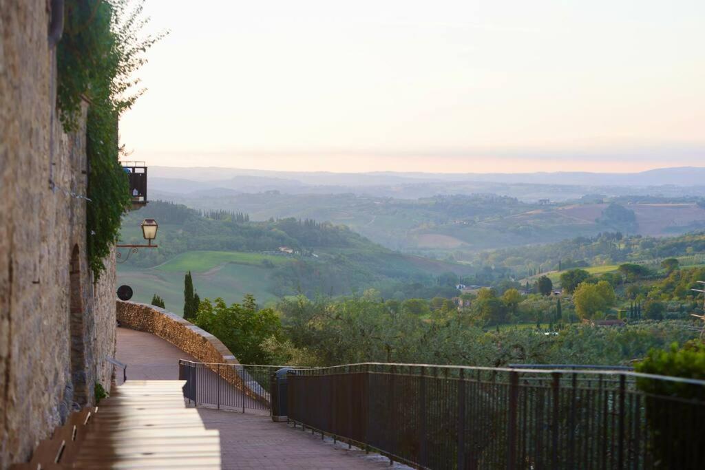 Lovely 2 Bedroom In San Gimignano Historic Center Kültér fotó